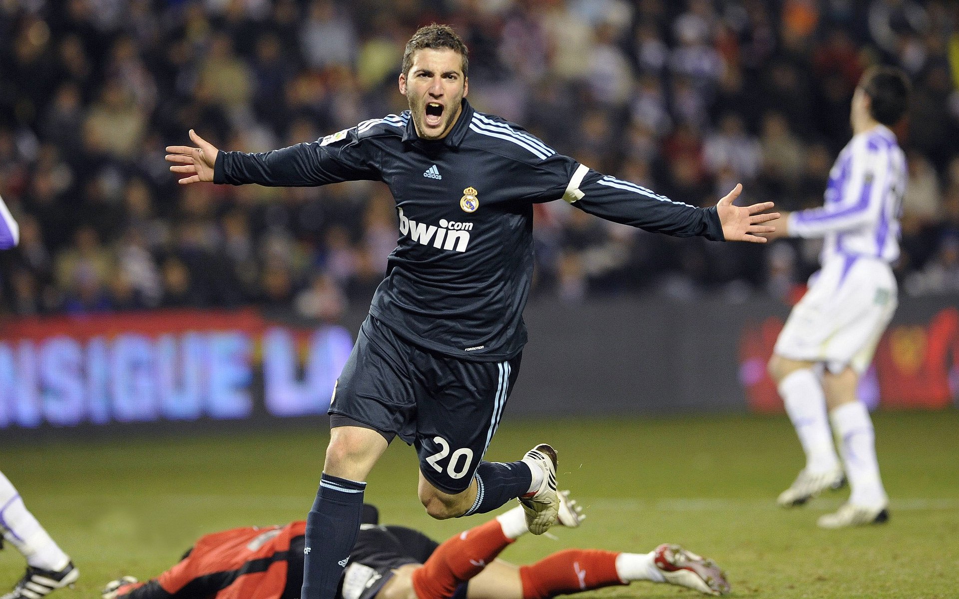 维拉控制比赛节奏减少不必要犯规,维拉主q